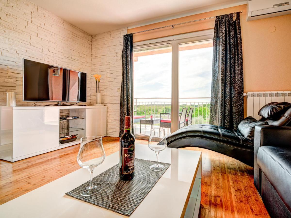Apartment Tommy-2 By Interhome Kmeti Bagian luar foto