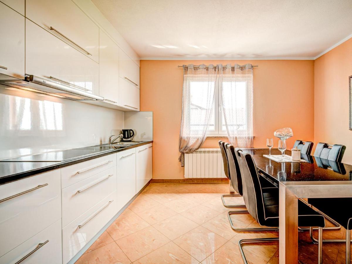 Apartment Tommy-2 By Interhome Kmeti Bagian luar foto